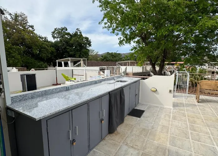 Sunny Tropical And Rooftop Terrace Ferienhaus Coco